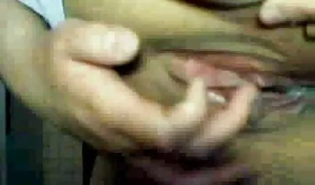 Oslikani mulat s hladnim film xxx retro sisama sisa prste, uzbuđujući svog partnera