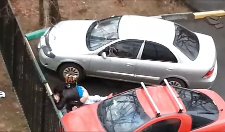 Tri vruće drolje retro porno muvis imaju orgiju na javnom mjestu