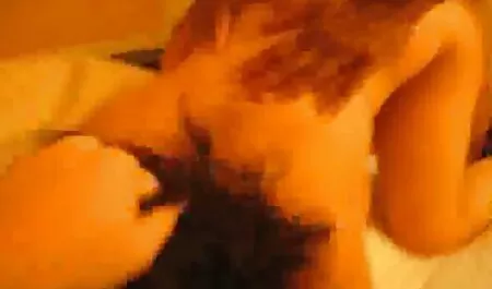 Zreli milf miluje svoju ružičastu mačku s velikim sex vintage film dildom