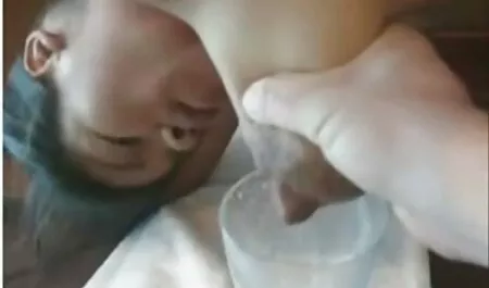 Spermom je obilno preplavio dražesno tube sex classic dupe svoje nove zviždaljke